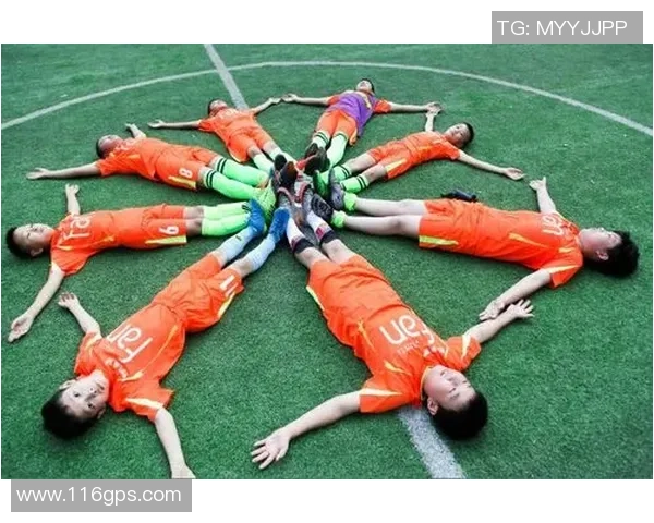 铁甲小宝足球：勇闯绿茵场的少年梦想与团队精神的完美结合